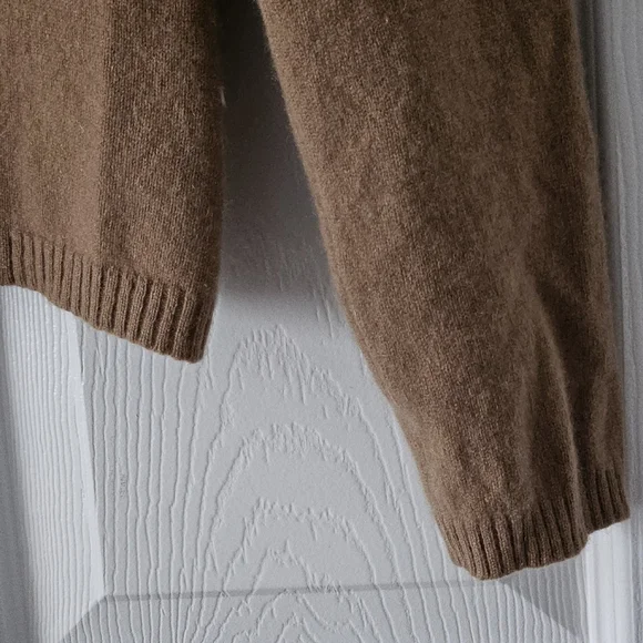 MaxMara Cashmere V-Neck Crop Sweater - Picture 2 of 7